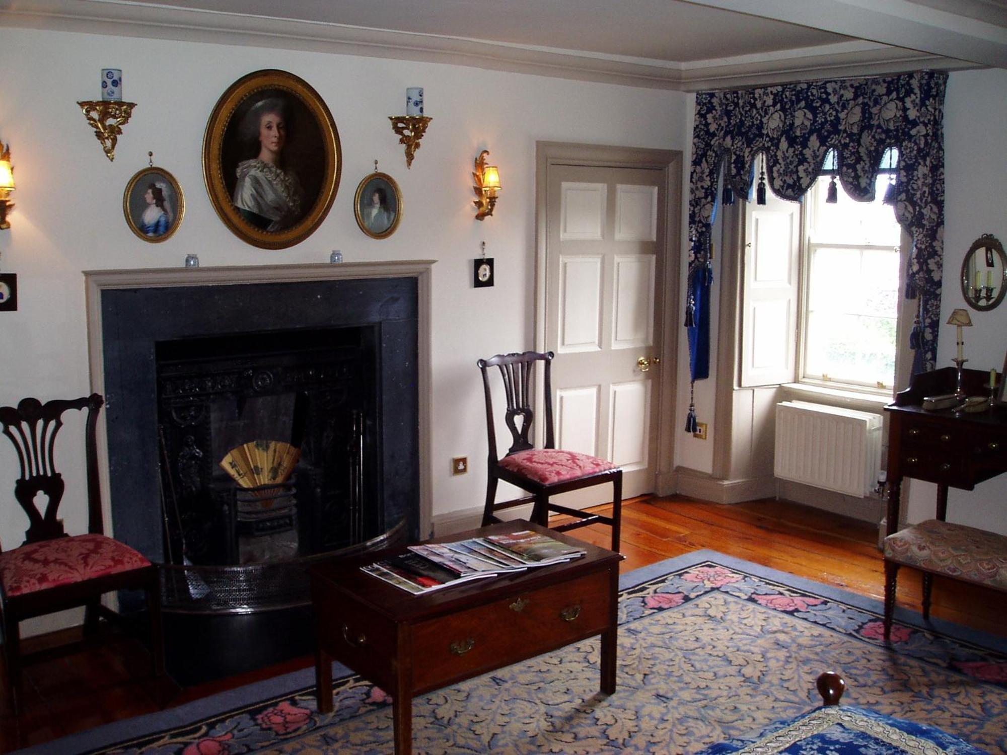Collon House Panzió Kültér fotó